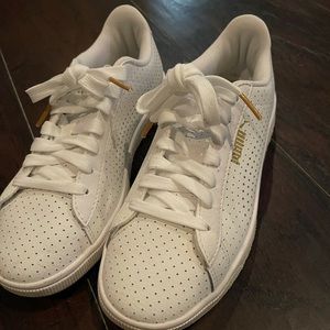 Women’s White Puma Sneakers Size 7